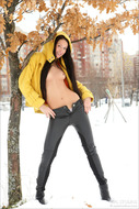 Young Pigtailed Babe 1st Snow - pics 04