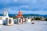 Platinum Babe on the Rooftop - pics 11
