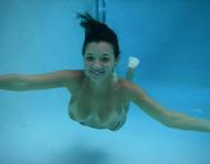 Sexy Teenager Underwater Boobs - pics 07