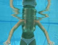 Sexy Teenager Underwater Boobs - pics 23