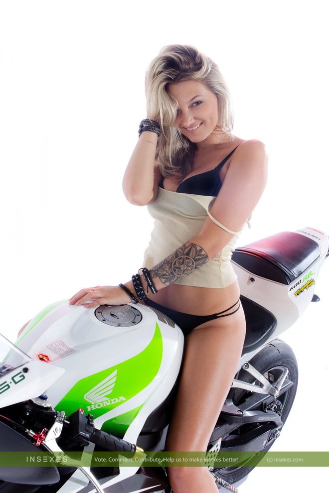 tattooed Blonde on a Motorbike - picture 05