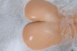Sexy Michaela Isizzu Bubble Bath - pics 07