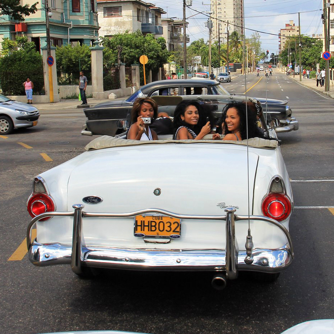 Wonderful Cuban Girls with Cars - picture 14