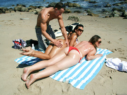 Beach Babes Threesome Hardcore - pics 03