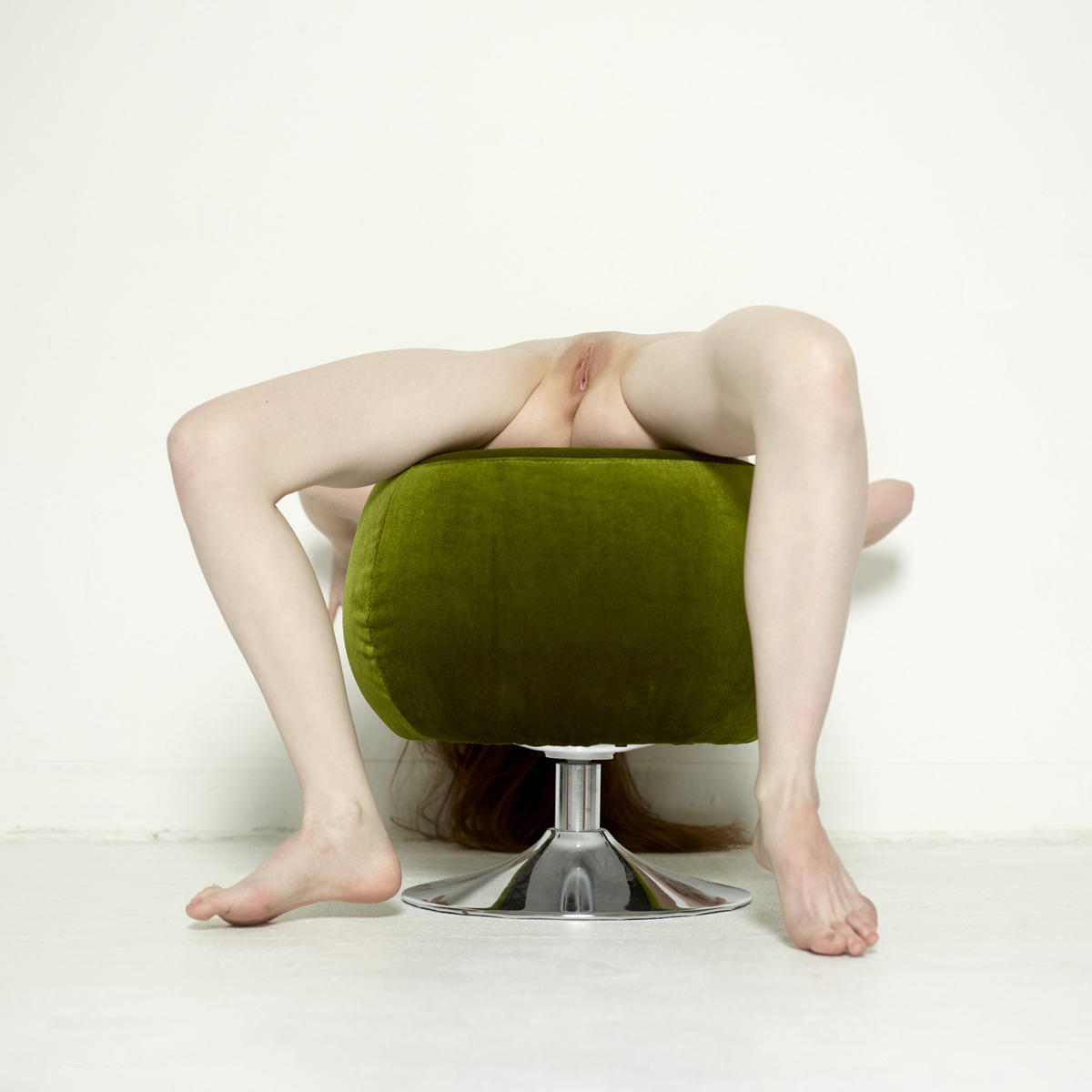 Emily Bloom Ecstatic Energy Pouffe - picture 01