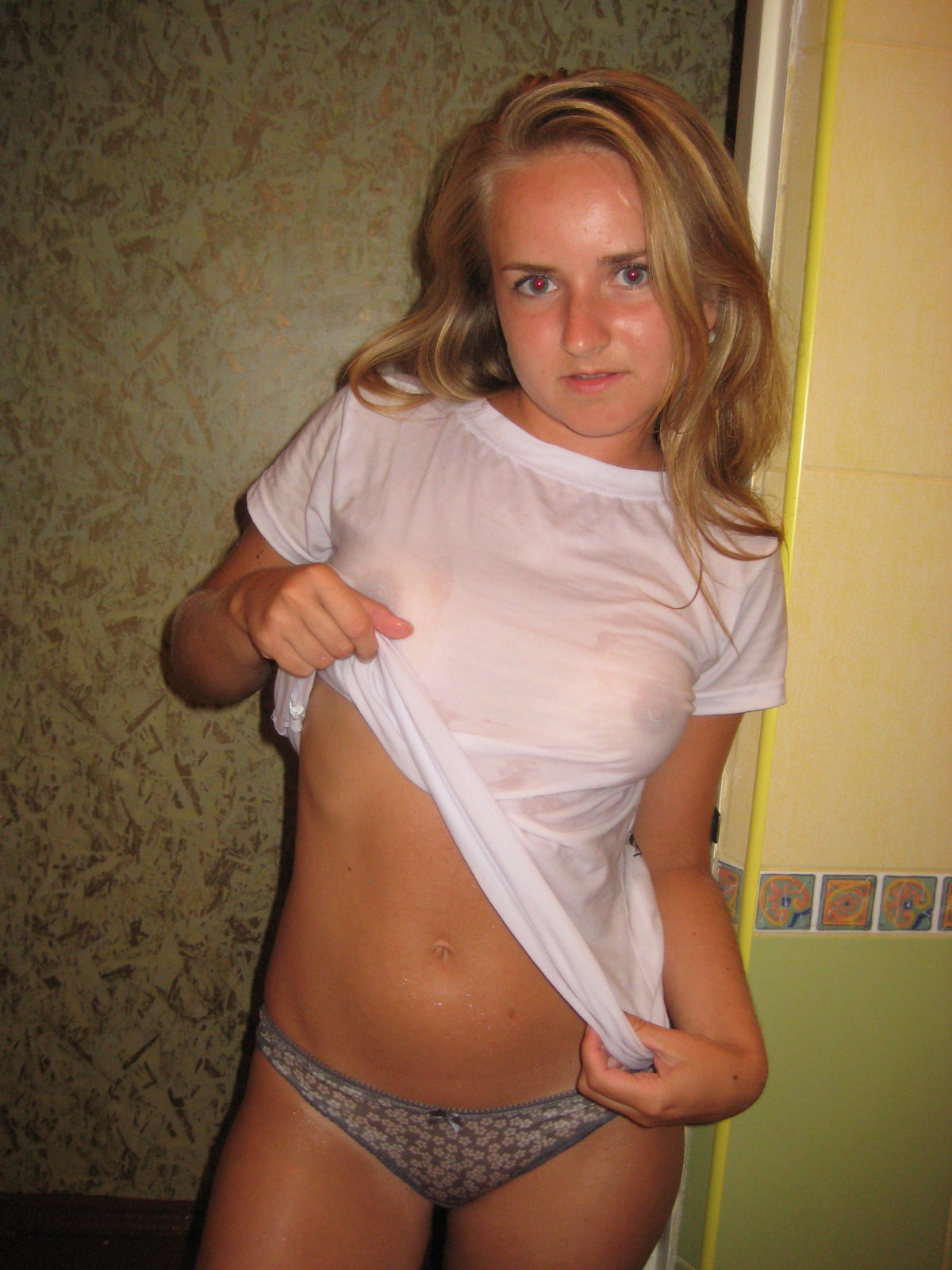 Sexy Amateur Babes Hot Showertime - picture 00