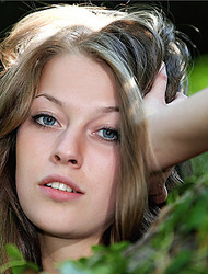 Cute Redhead Ava Slick Pussy - pics 03