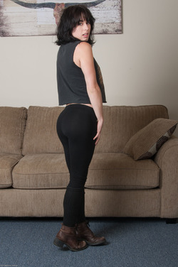 Hot Amateur Olive Spreads her Bush - pics 00