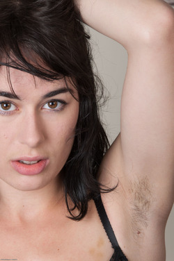 Hot Amateur Olive Spreads her Bush - pics 02