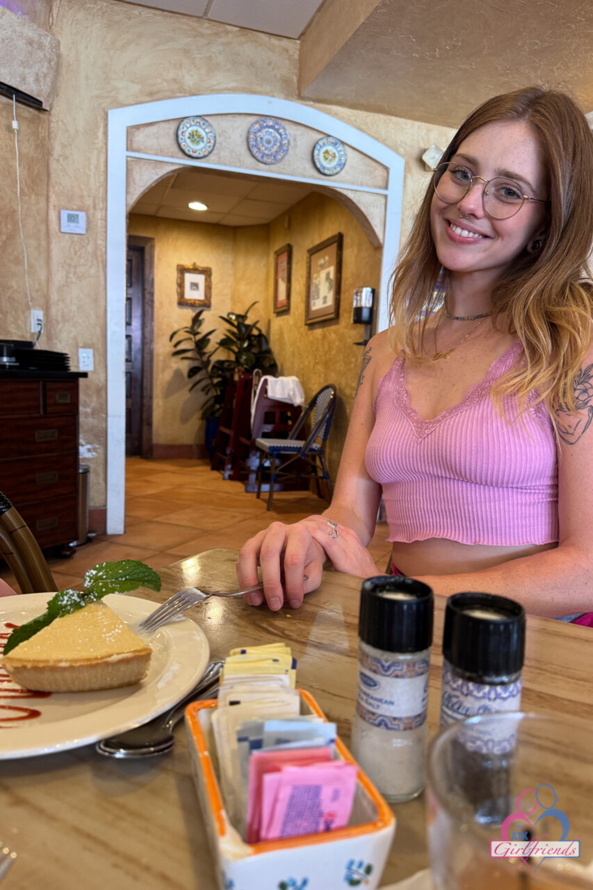 Lucy Foxx - Beach Date & Spreading - picture 00