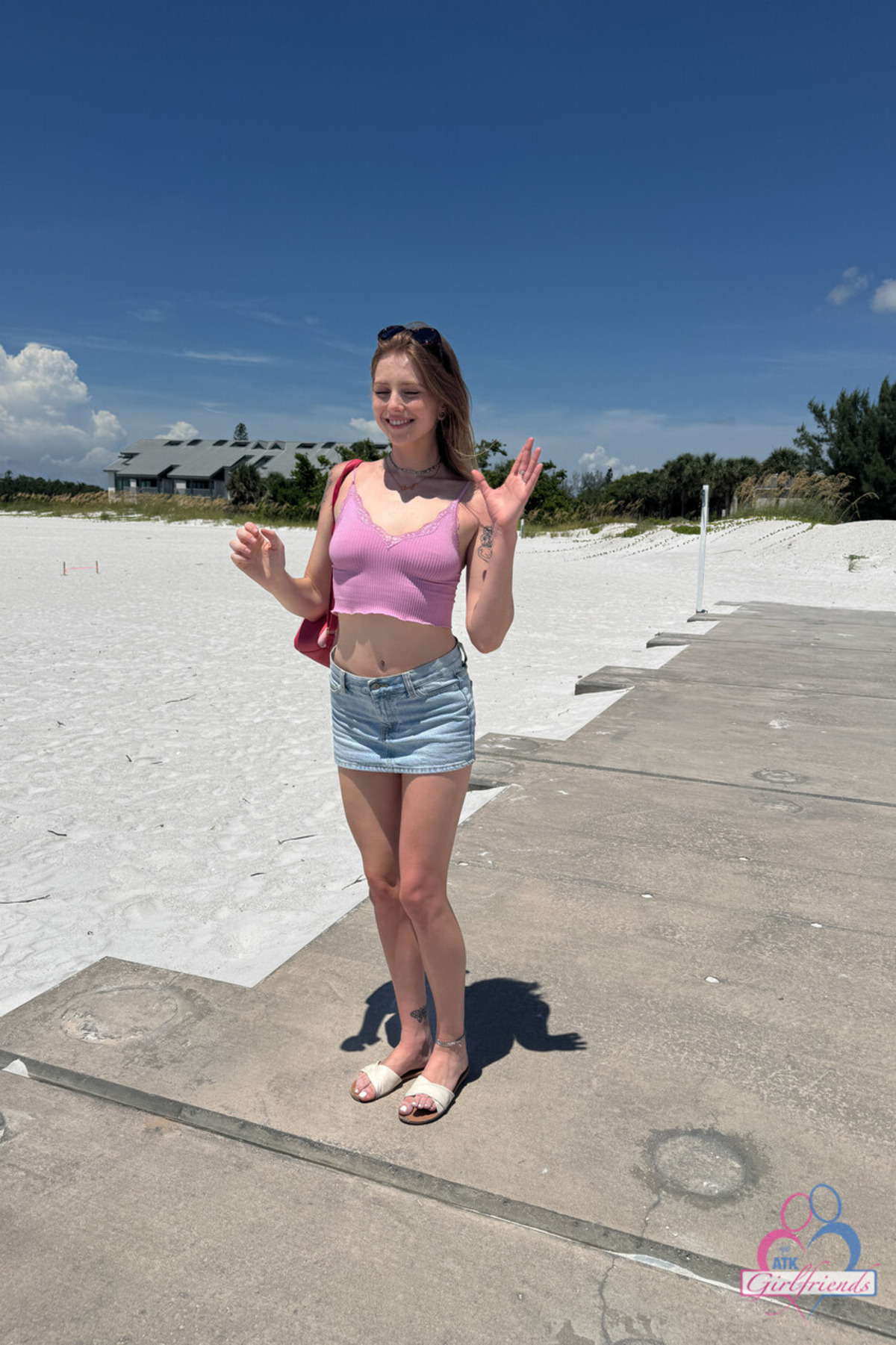 Lucy Foxx - Beach Date & Spreading - picture 14