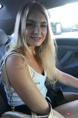 Hannah Hawthorne BTS Amateur Style - pics 15