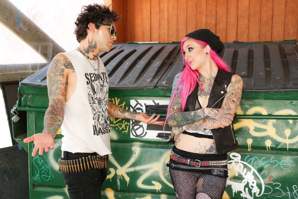 Tattooed Slut Kelsi Lynn Fucking - picture 00