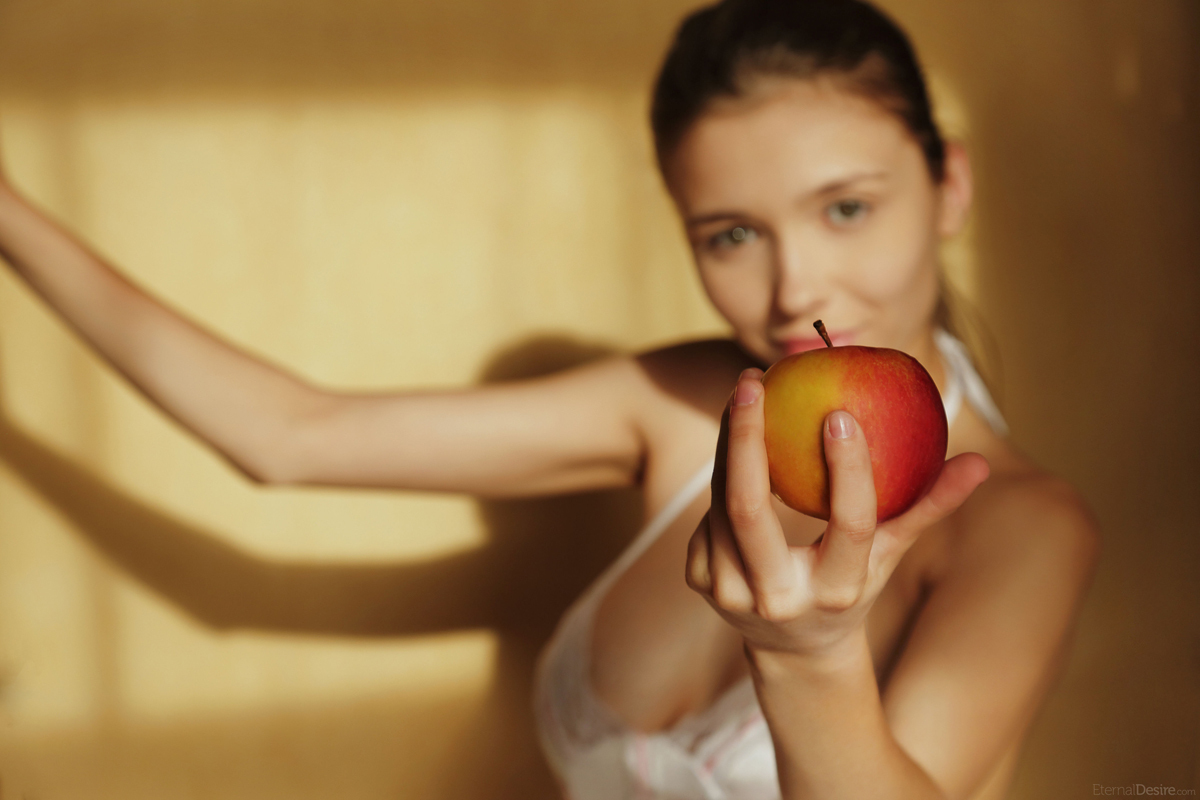 Big Titted Babe Mila Adores Fruits - picture 00
