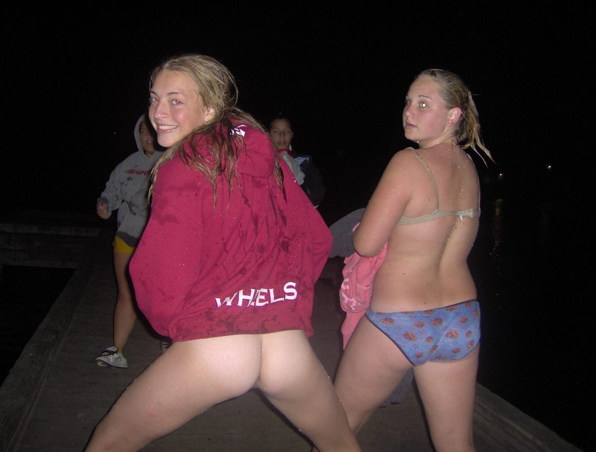 Drunk Amateur Babes Love Night Beach - picture 03
