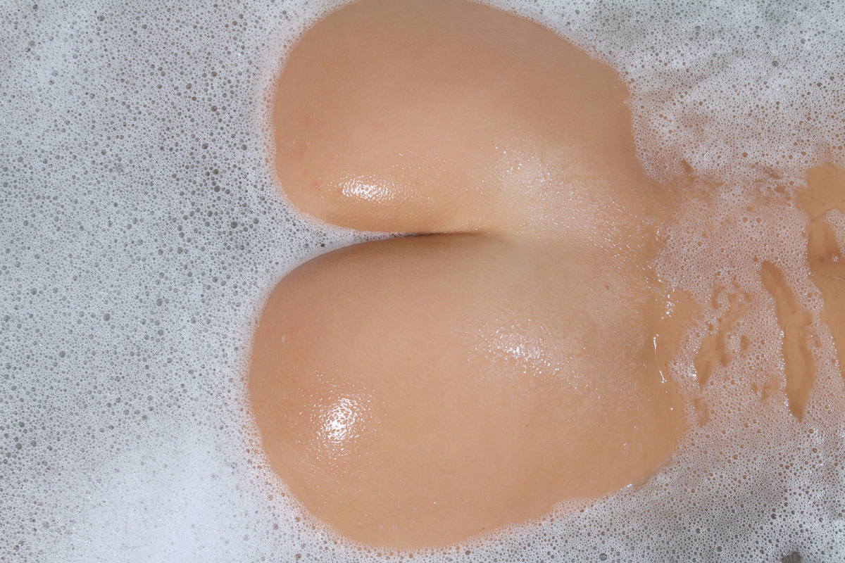 Sexy Michaela Isizzu Bubble Bath - picture 07