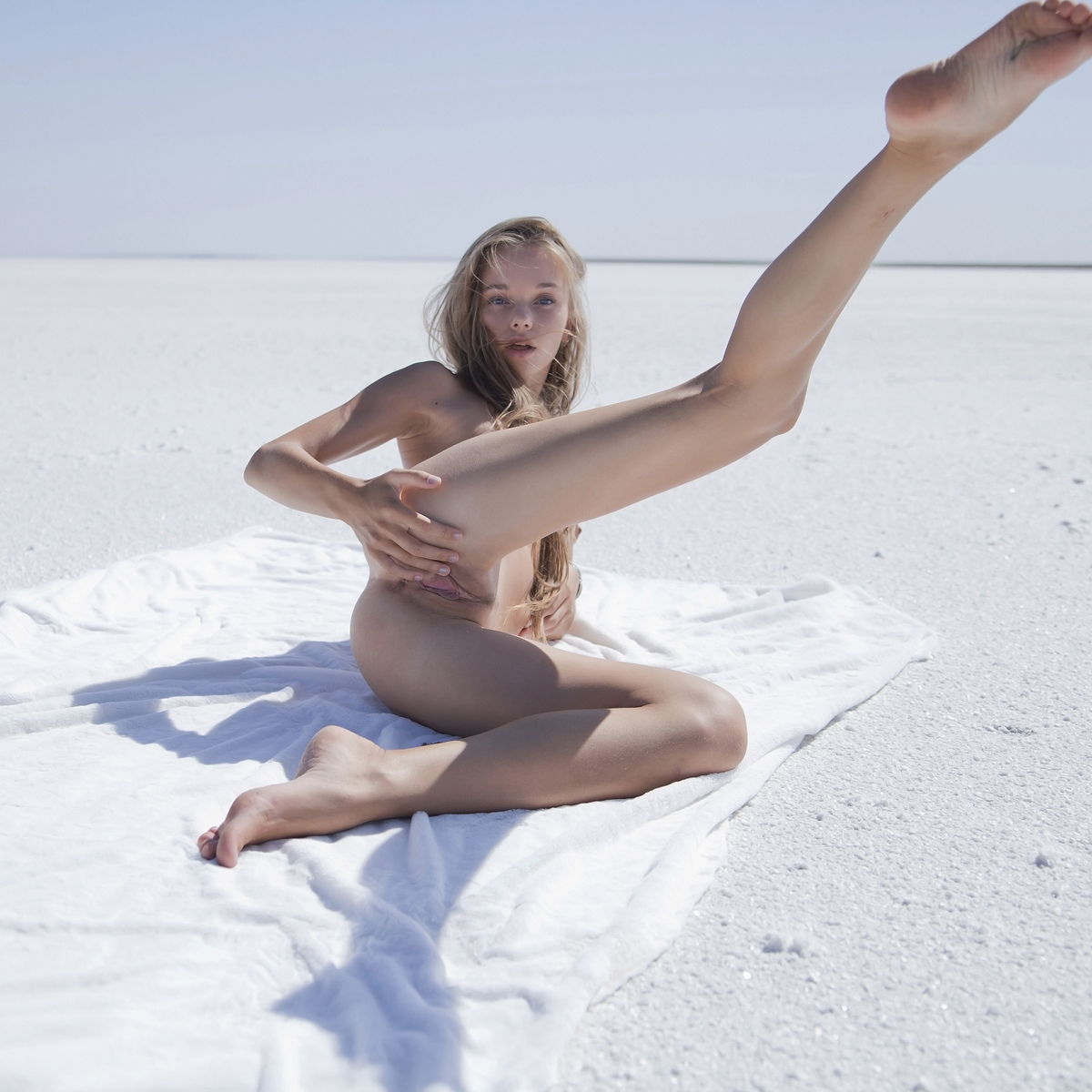 Milena D Hot Beauty in the Desert - picture 13