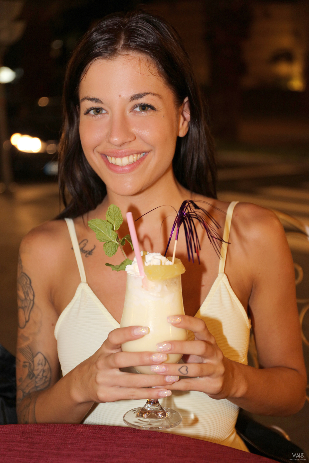 Tattooed Beauty Wanna Fuck Now - picture 00