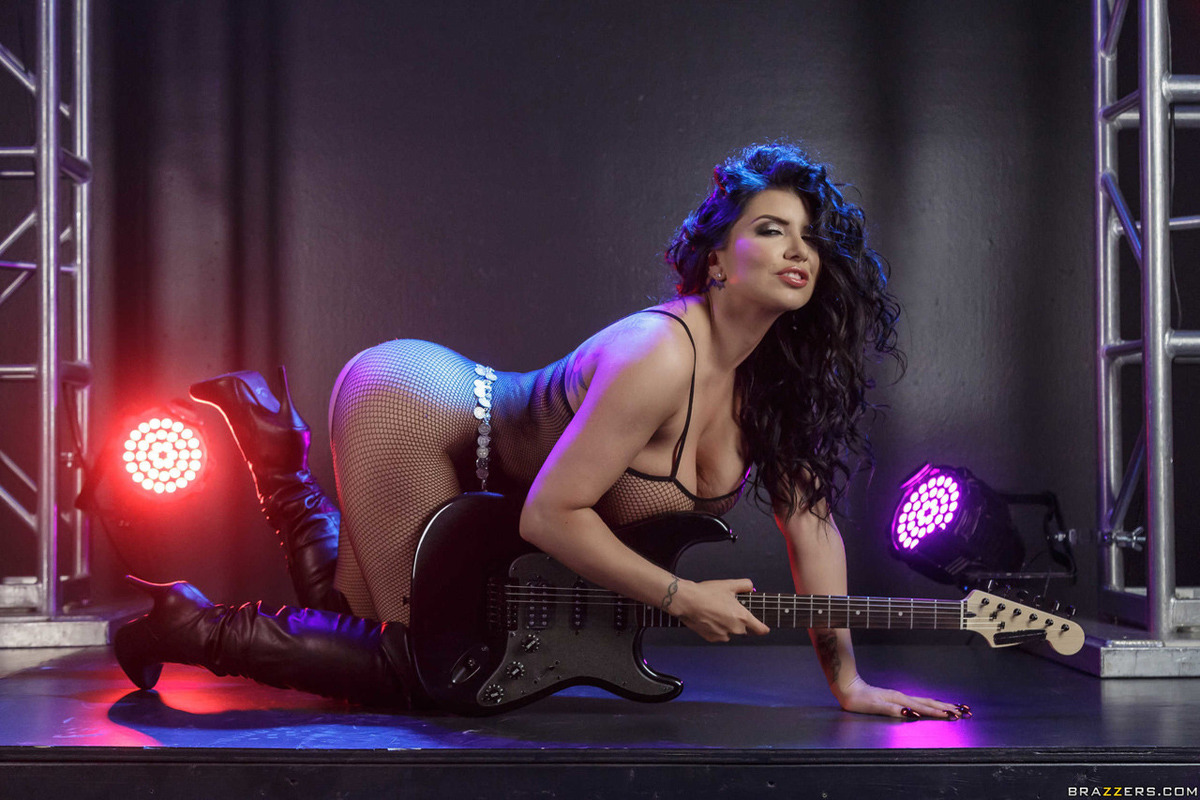 Pornstar Romi Rain: Boots and Guitar - picture 12