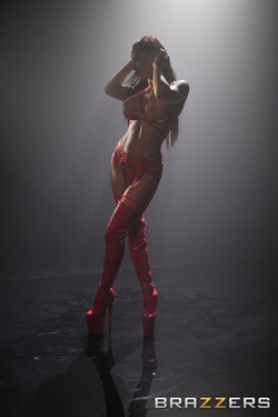 Madison Ivy Red Latex Boots Porn - pics 00