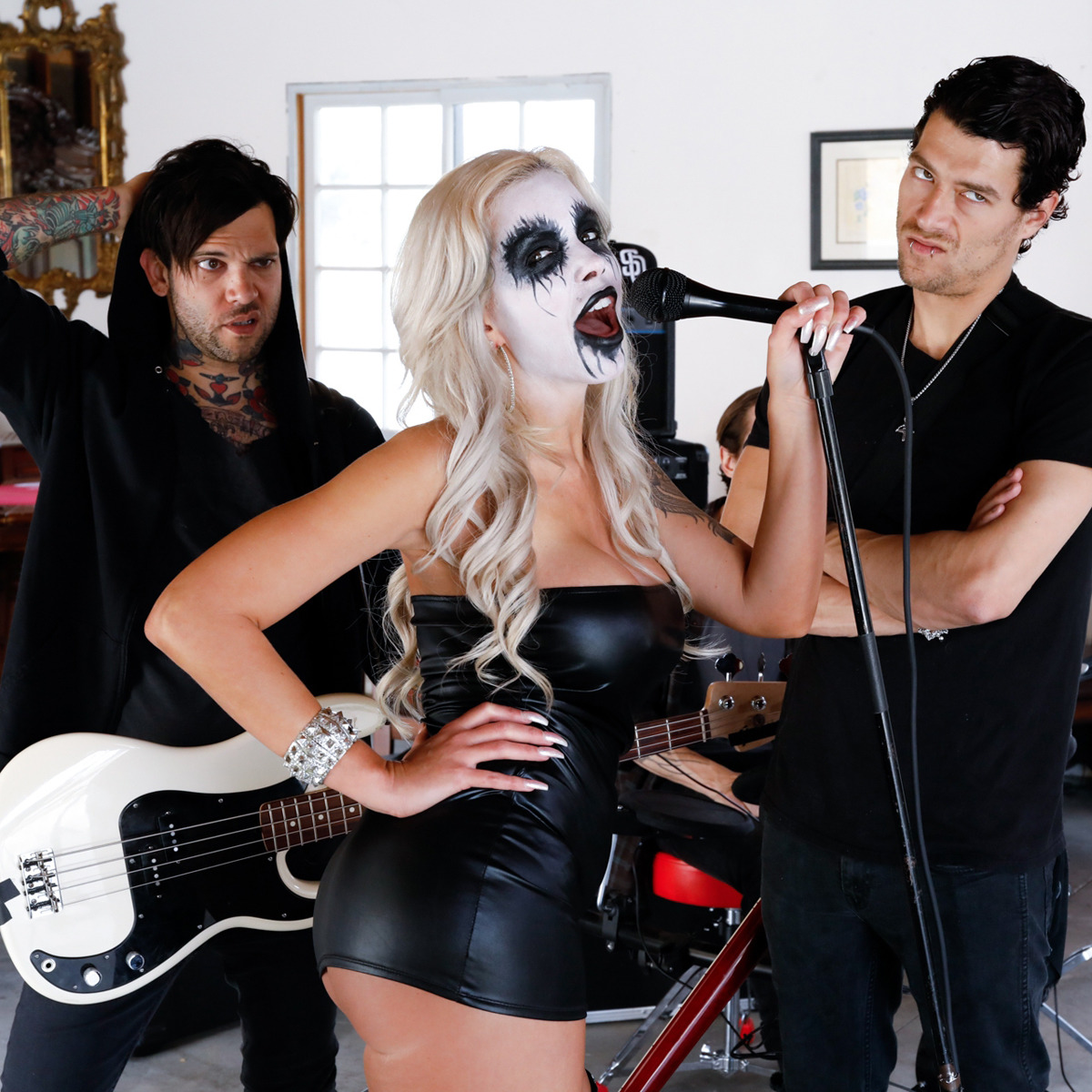 Nina Elle - Rock Band Hardcore Orgy - picture 00