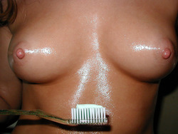 Sexy Amateur Girl - Tootbrush Affair - pics 05