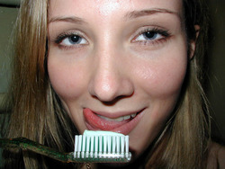Sexy Amateur Girl - Tootbrush Affair - pics 07