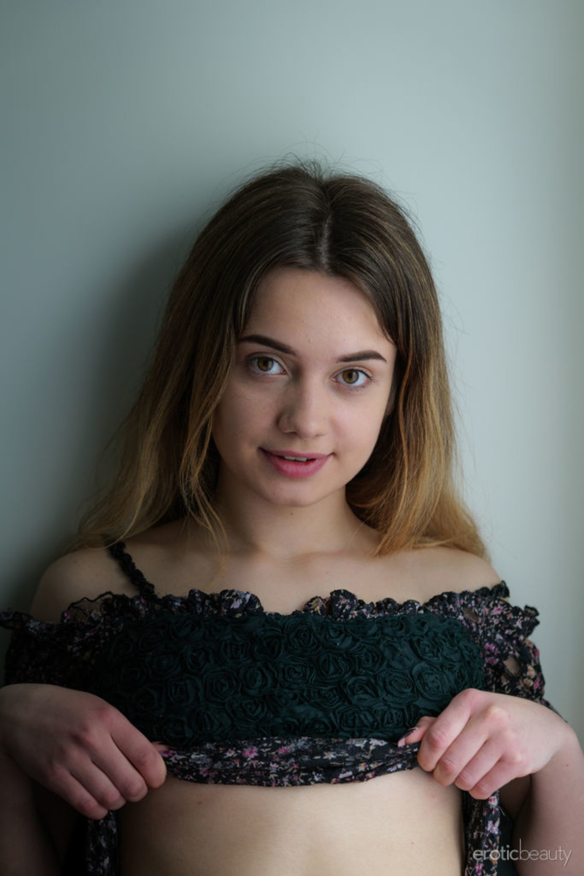 Trinity Free - Bald Pussy Pictures - picture 04