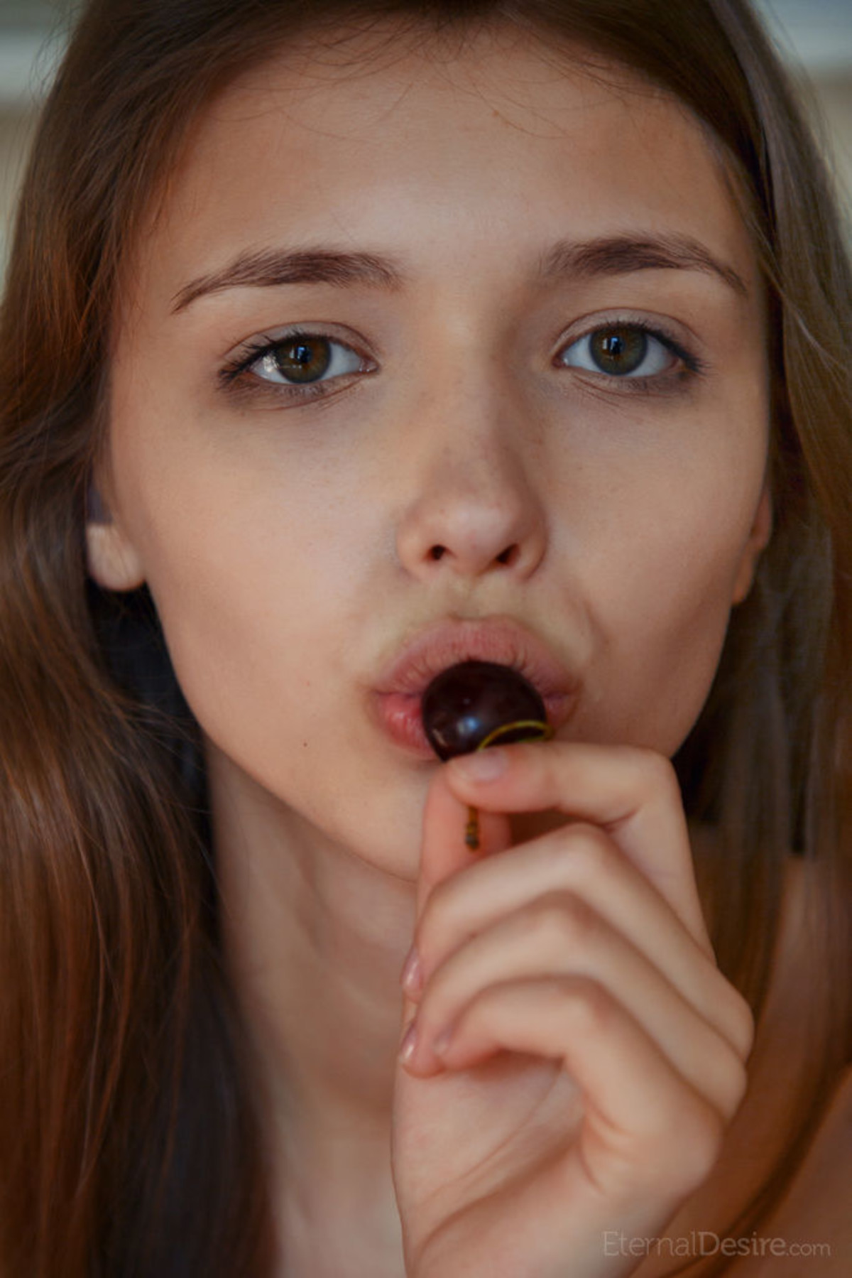 Busty Beauty Mila Azul - CHERRY - picture 01