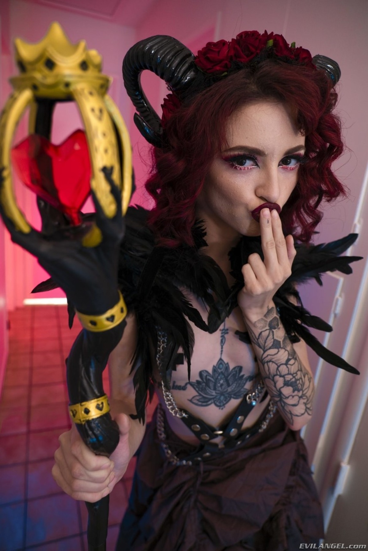 Lola Fae: Gaping Anal, Deepthroat - picture 01