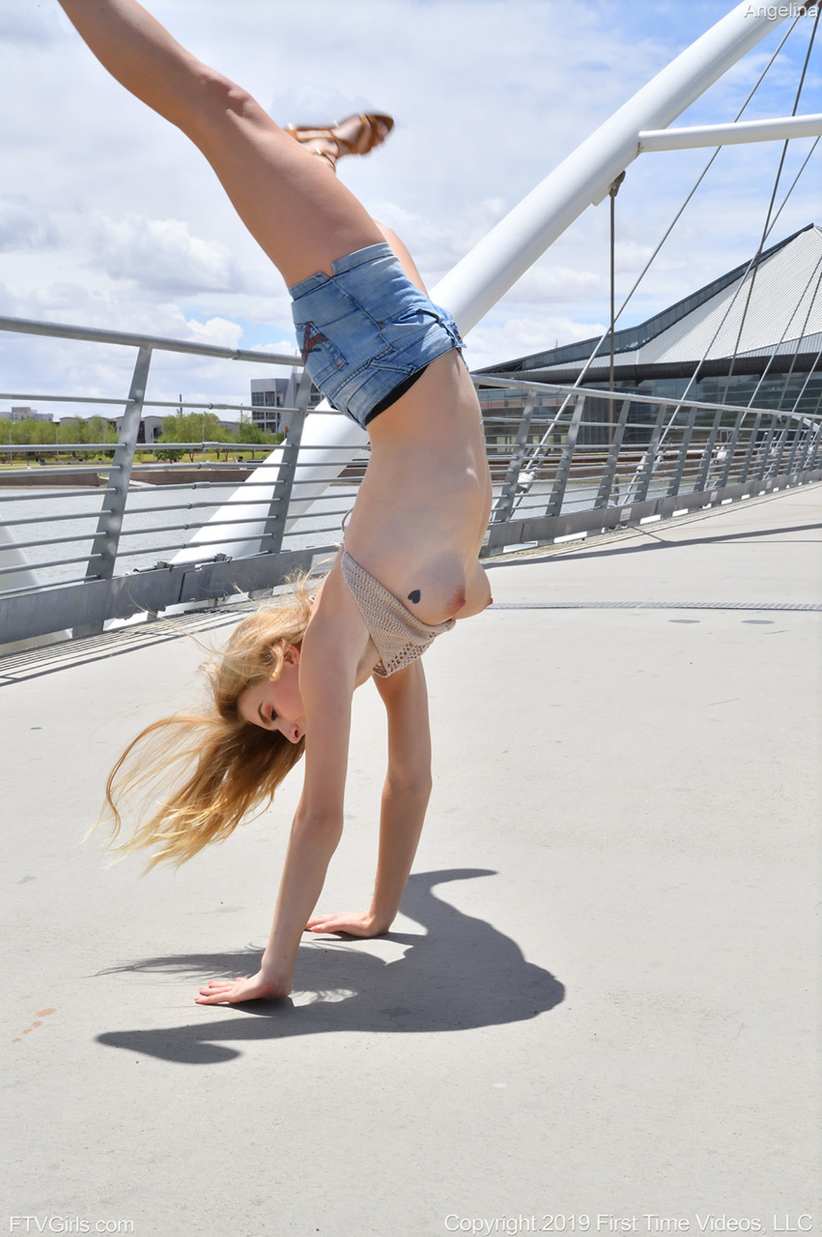 Skinny Blonde Angelina Mini Jeans - picture 11