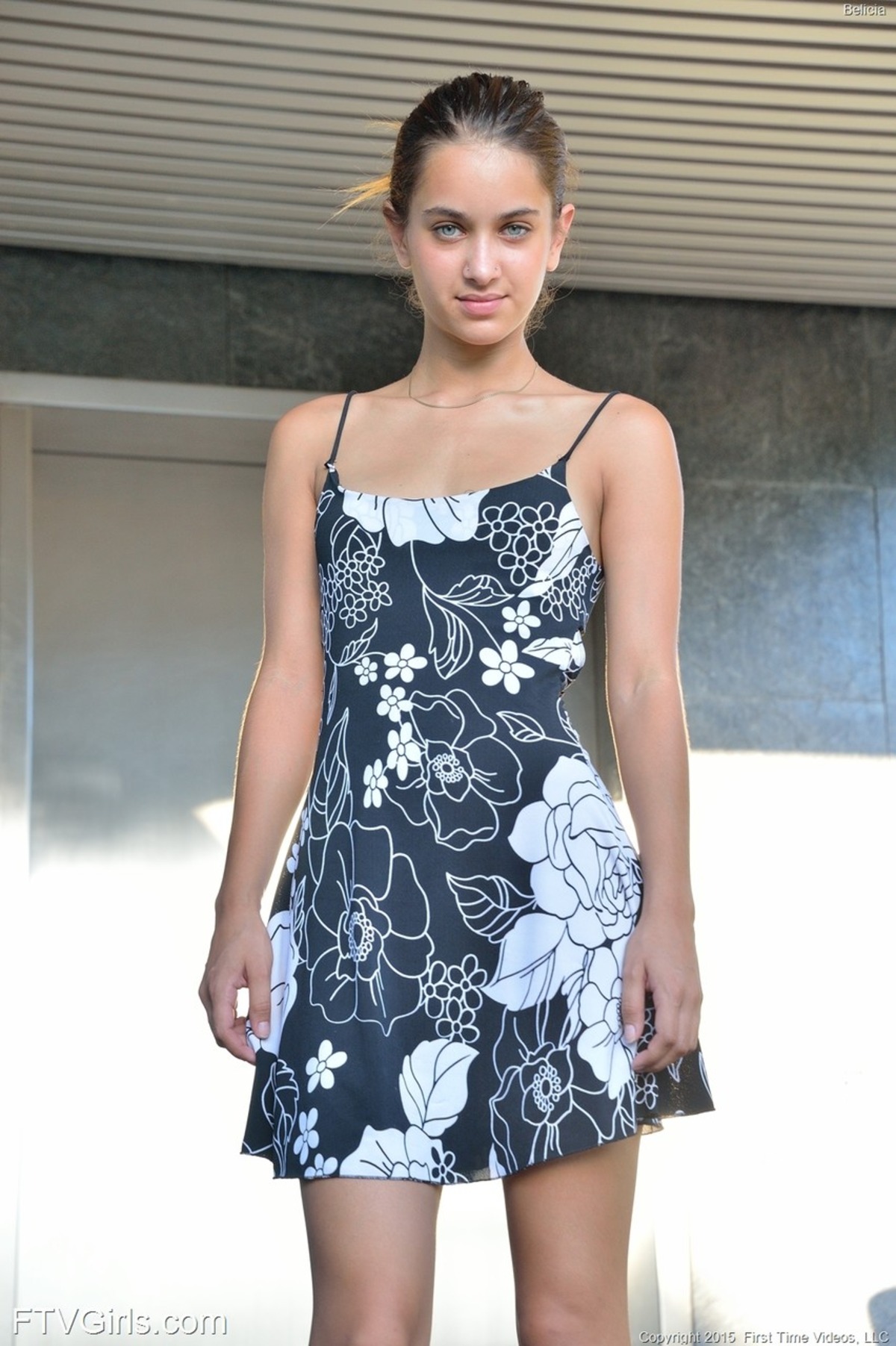 Belicia aka Uma Jolie - Public Nudity - picture 01