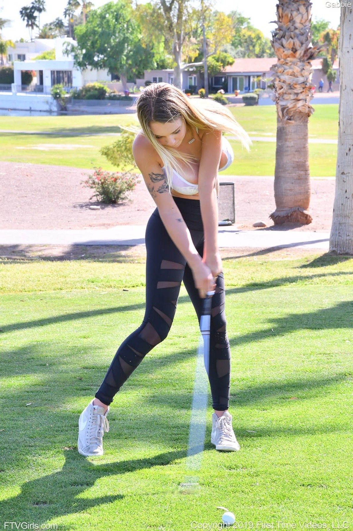 Gabbie Carter - Natural Tits in Public - picture 04