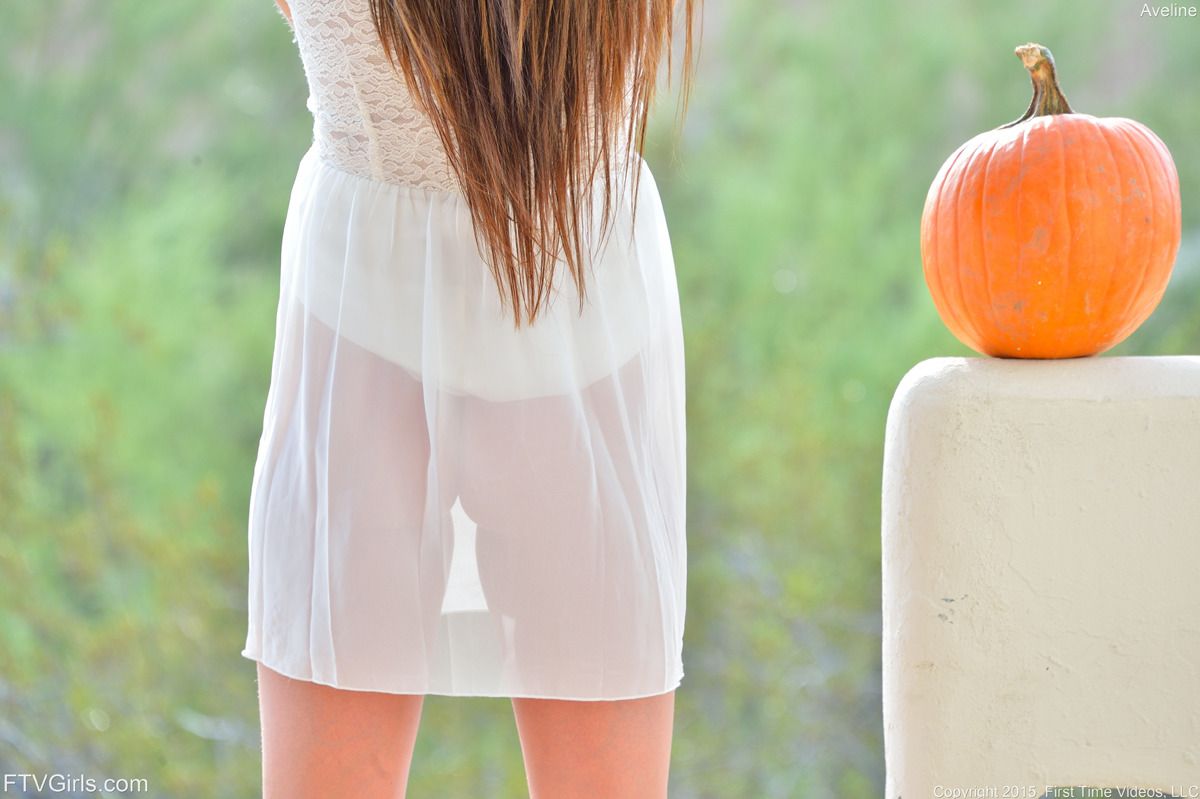 Amateur Aveline: Halloween Teen - picture 06
