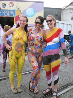 Painted Amateurs on their Bikes - pics 00