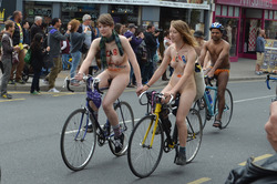Painted Amateurs on their Bikes - pics 03