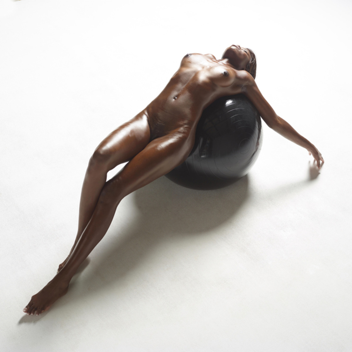 Simone Ebony Body vs Black Ball - picture 13