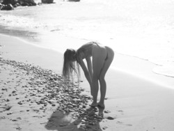 Natural Babe Milena on the Beach - pics 05