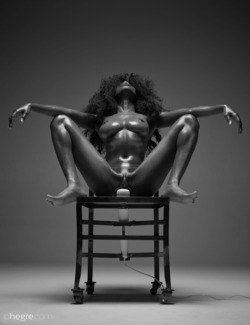 Shiny Ebony Katherina in Hot Seat - pics 08