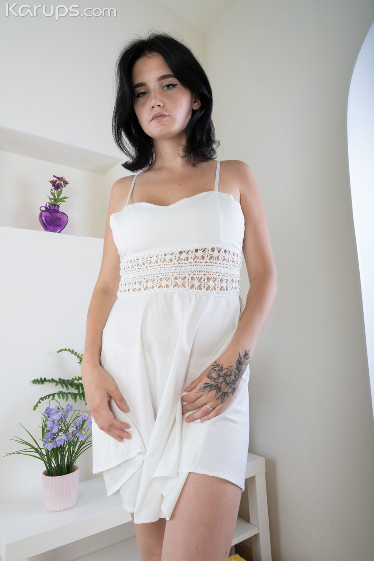 Busty Queenlin - Dildo Hiding Place - picture 00