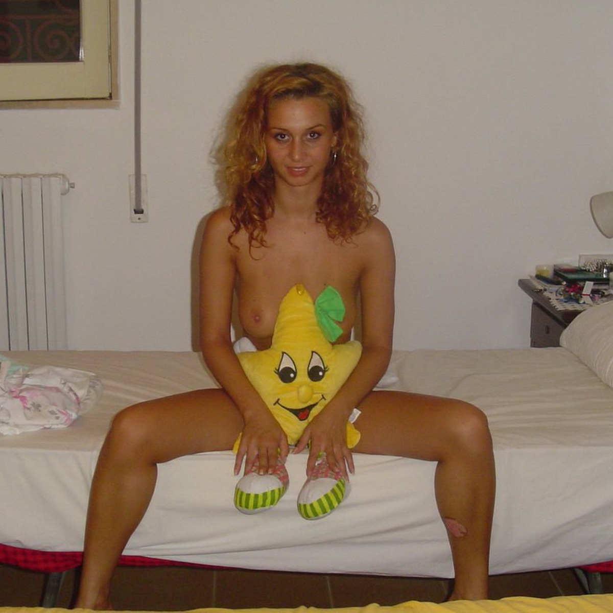 Curly Amateur Babe in Skinny Jeans - picture 08