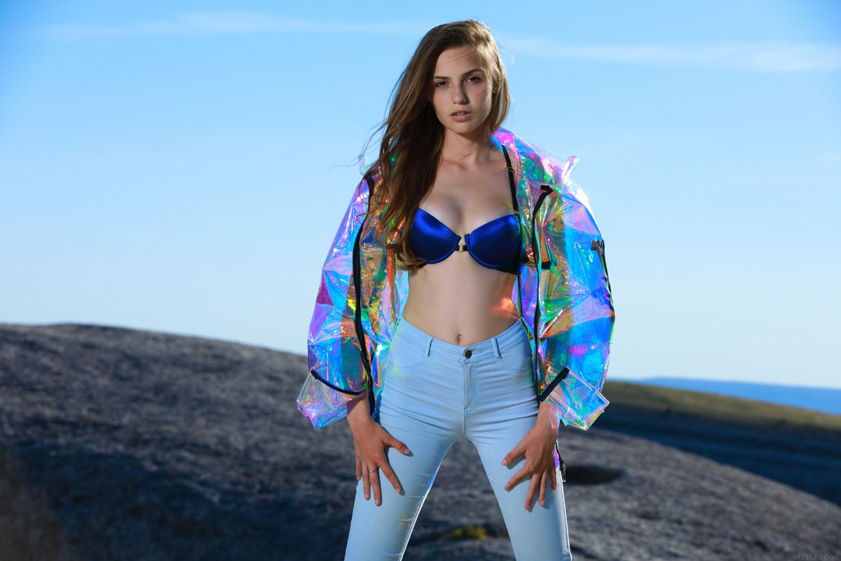 Jeans Babe Elle Tan - The Mountain - picture 00