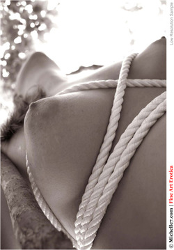 Natural Busty Alicia in Ropes - pics 01