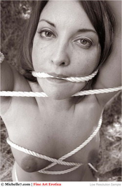 Natural Busty Alicia in Ropes - pics 02