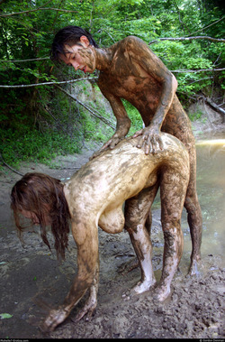 Amateur Couple Playing in the Mud - pics 04