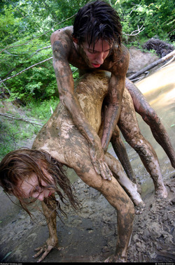 Amateur Couple Playing in the Mud - pics 05