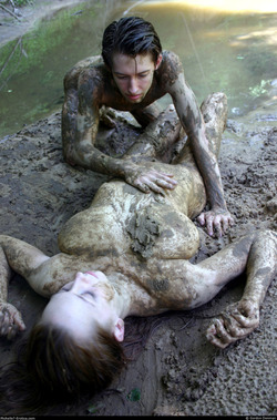 Amateur Couple Playing in the Mud - pics 09