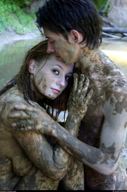 Amateur Couple Playing in the Mud - pics 11