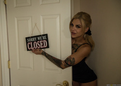 Pornstar Bonnie Rotten: Rack 'em Up! - pics 04