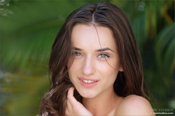 Green Eyed Babe Gloria Sol - Divina - pics 06